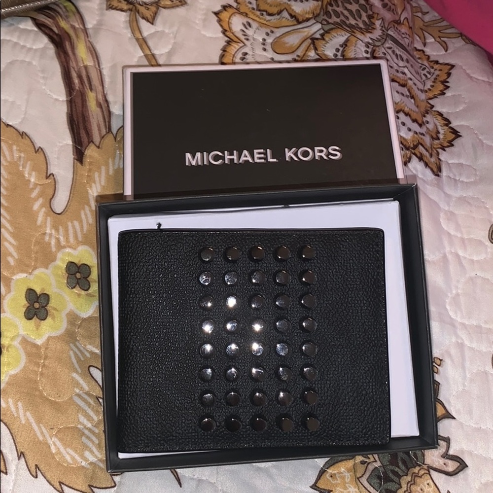 Man Michael kors purse